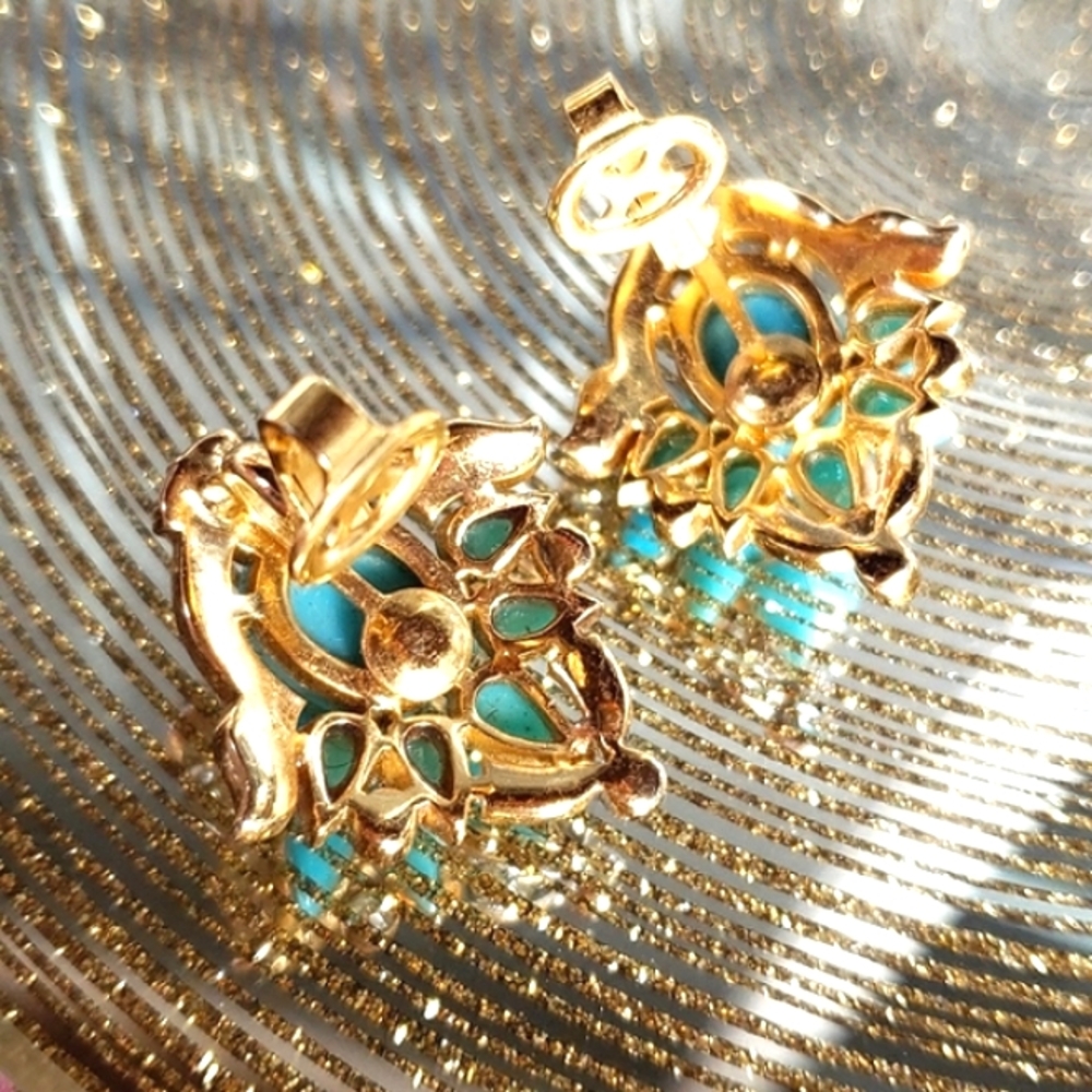 Authentic Vintage Trifari Jewels of India Rhinestone Aqua Cabochon Clip Earrings - Picture 12 of 13